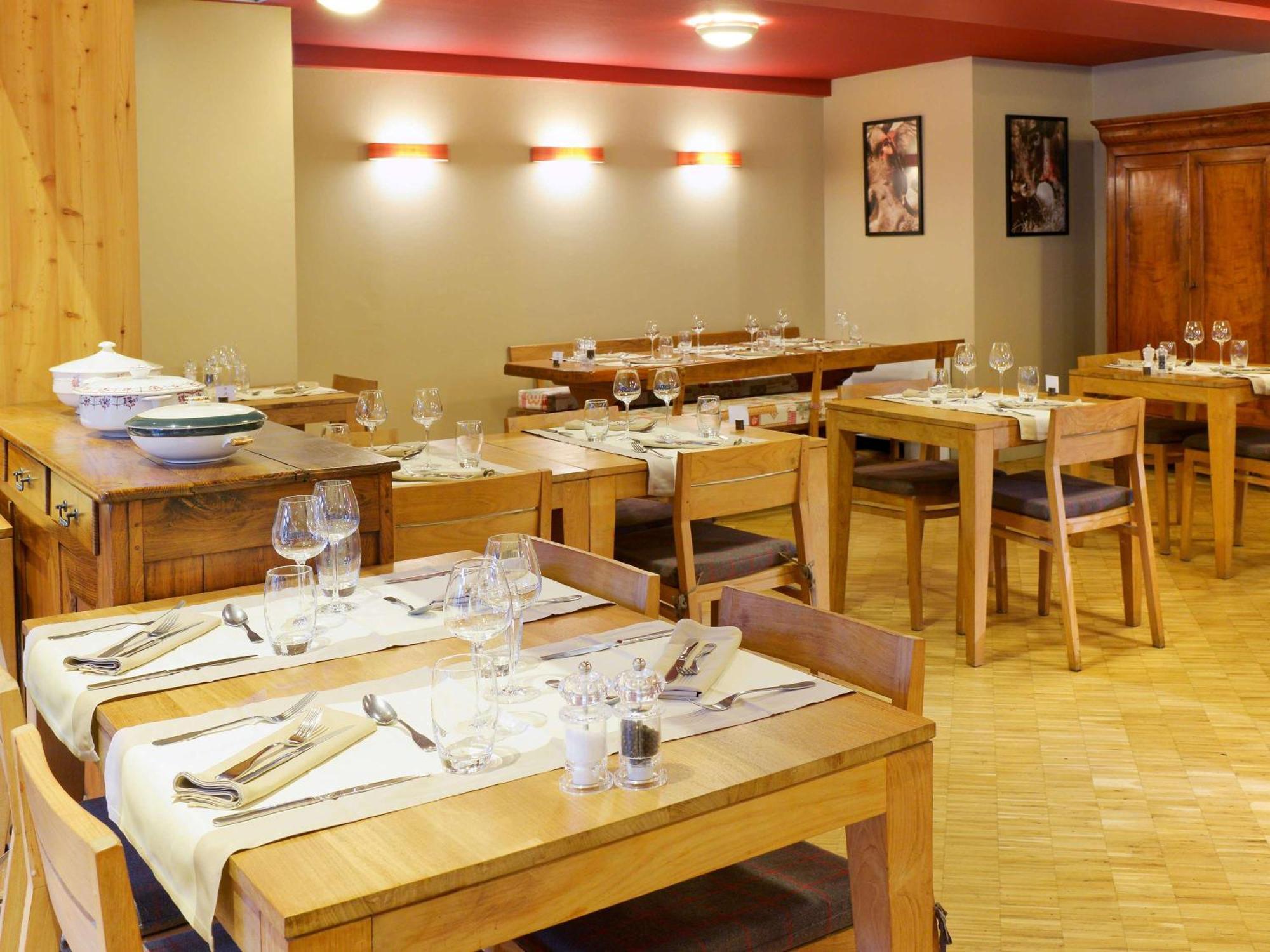 Mercure Saint-Lary Екстер'єр фото